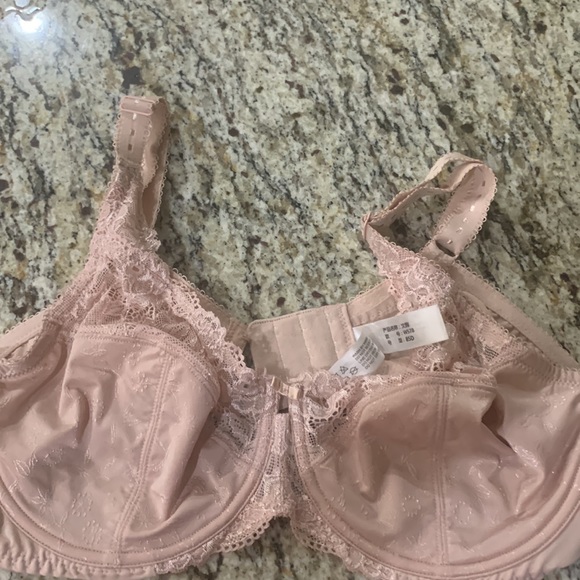 Non padded underwire 38D soft dusty pink lace bra. See photos for details. - Picture 16 of 16